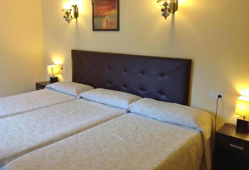 스탠다드 트리플 룸, Hostal Cerezo 2