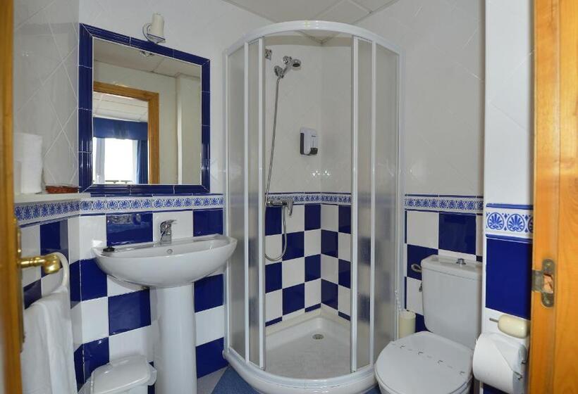 غرفة قياسية, Hostal Linares