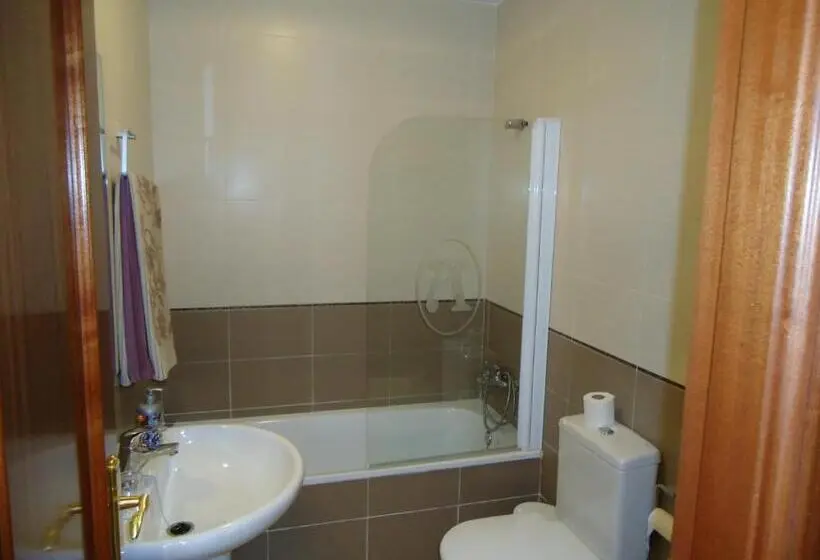 スタンダードルーム, Hostal Los Claveles