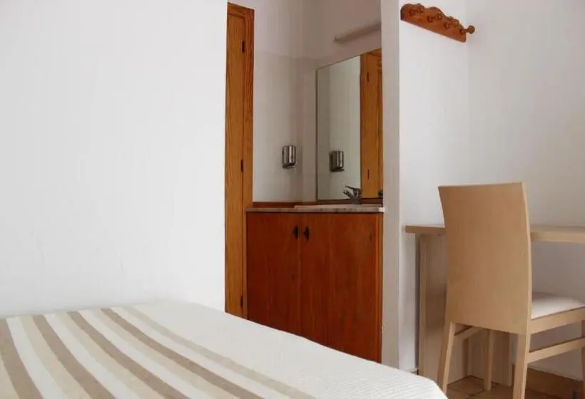 اتاق اکونومی, Hostal Masin