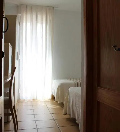 اتاق اکونومی, Hostal Masin