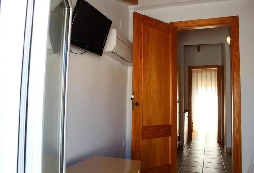 اتاق استاندارد چهار تخته, Hostal Masin