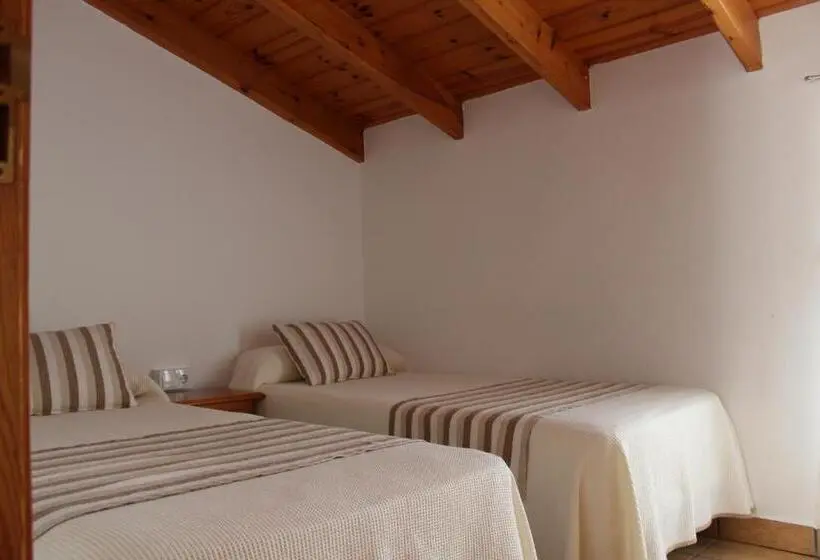 اتاق استاندارد چهار تخته, Hostal Masin