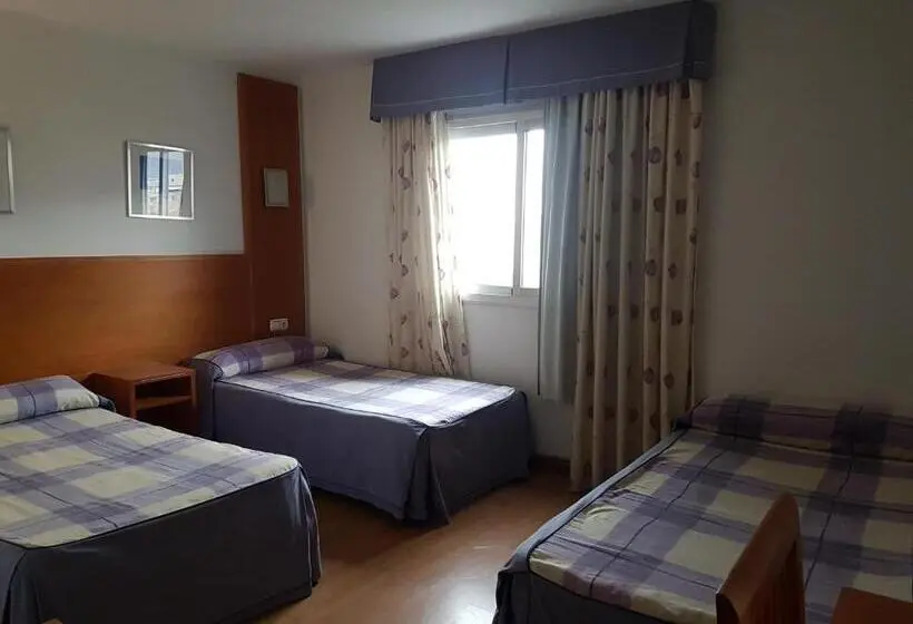 اتاق استاندارد سه نفره, Hostal Mediterraneo