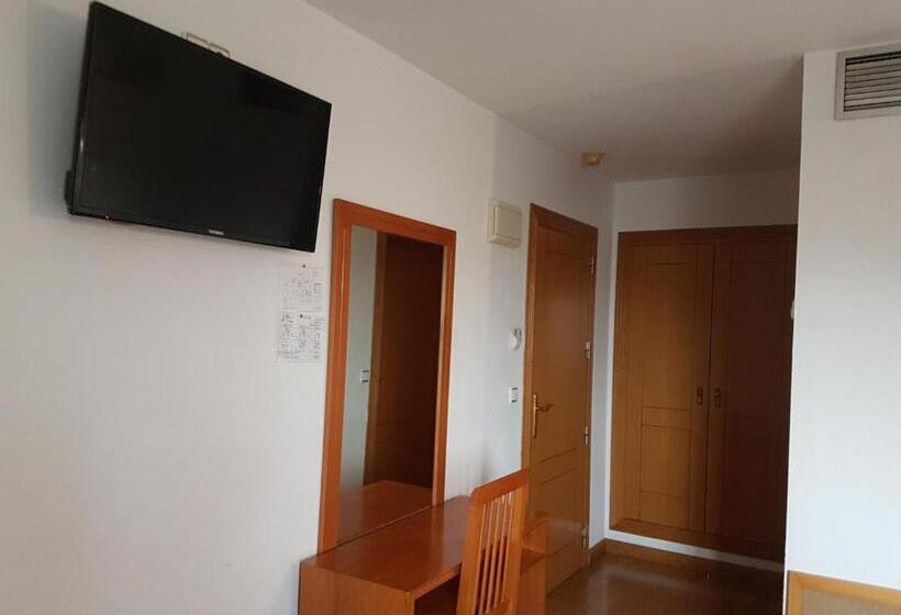 スタンダードトリプルルーム, Hostal Mediterraneo