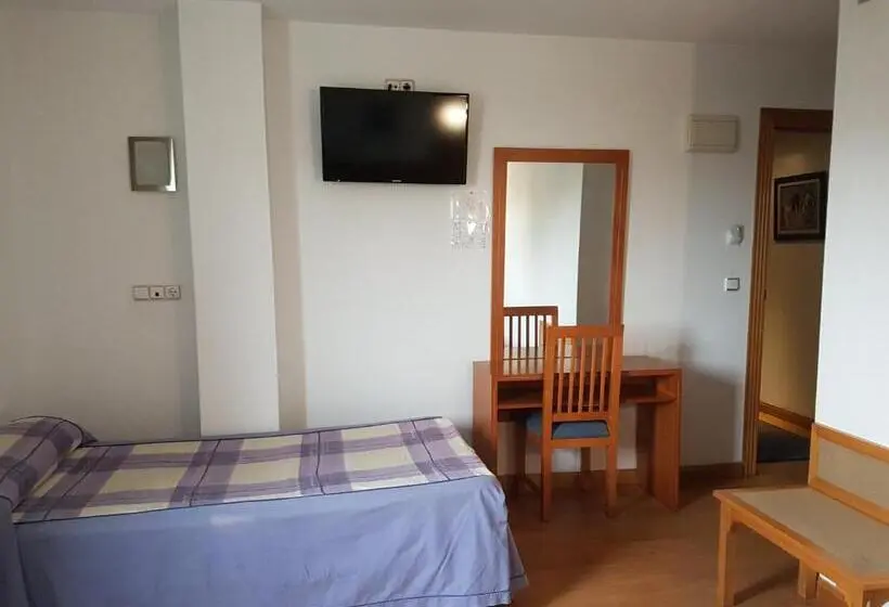 اتاق استاندارد سه نفره, Hostal Mediterraneo
