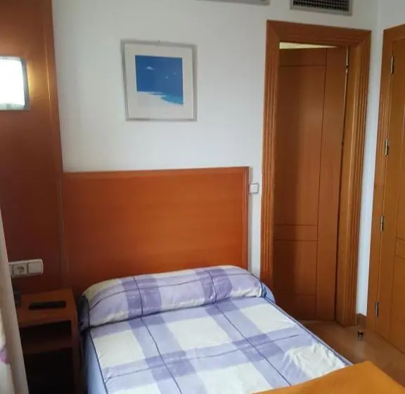 اتاق استاندارد یک نفره, Hostal Mediterraneo