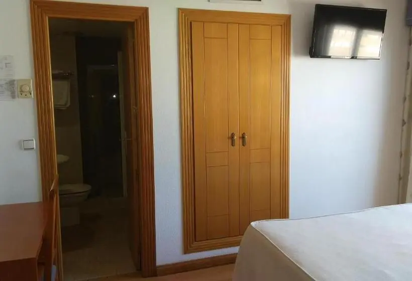 اتاق استاندارد یک نفره, Hostal Mediterraneo
