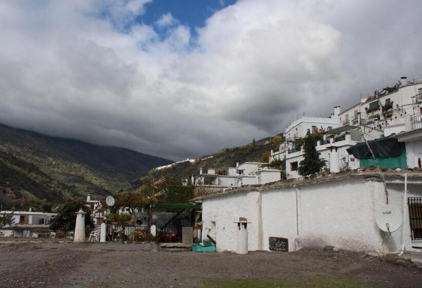 标准三人间, Hostal Pampaneira