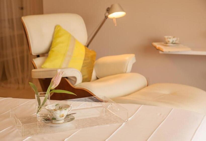 سوییت جونیور لوکس, Montjuic Boutique Bed & Breakfast Girona