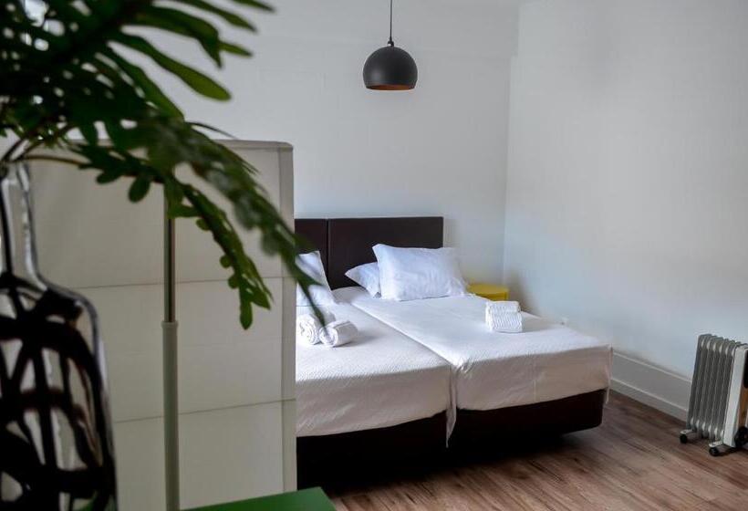 スタンダードルーム, A Casa Del Rei