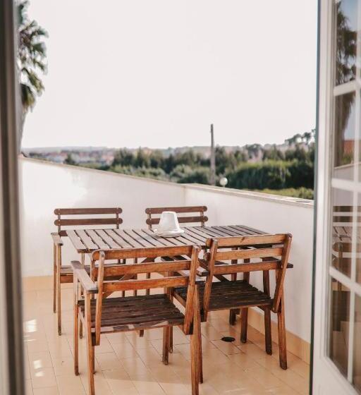 غرفة عائلية, Vila Louro