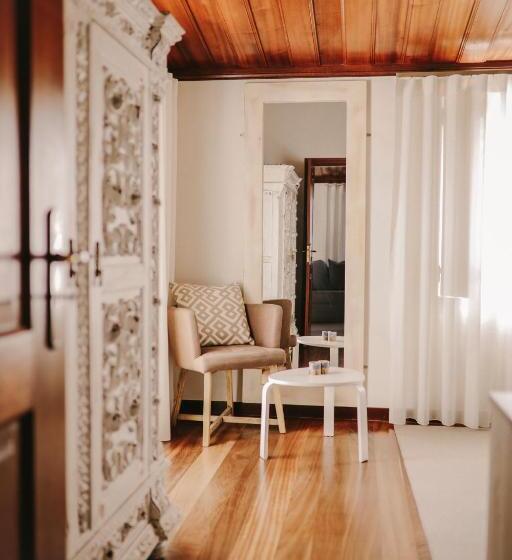 غرفة عائلية, Vila Louro