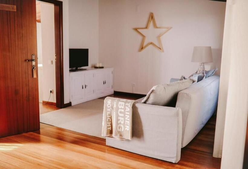 غرفة عائلية, Vila Louro