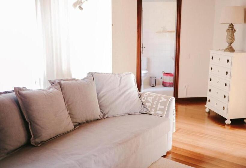 غرفة عائلية, Vila Louro