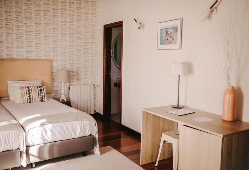 غرفة عائلية, Vila Louro