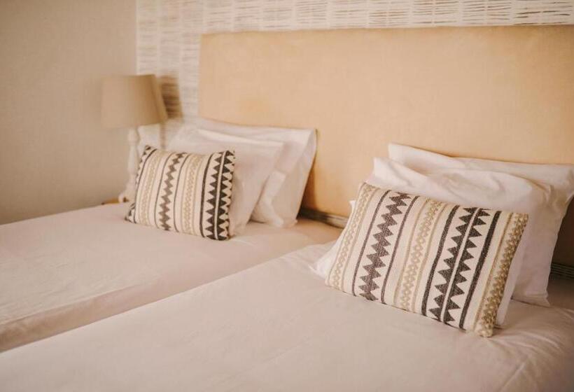 غرفة عائلية, Vila Louro