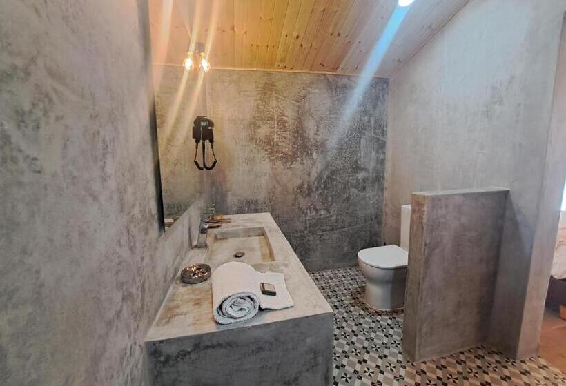 غرفة عائلية, Vila Louro