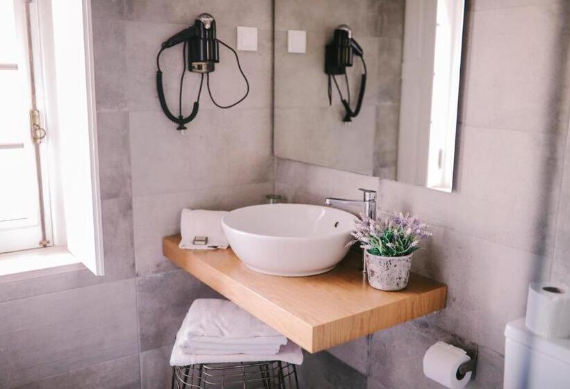 غرفة إقتصادية, Vila Louro