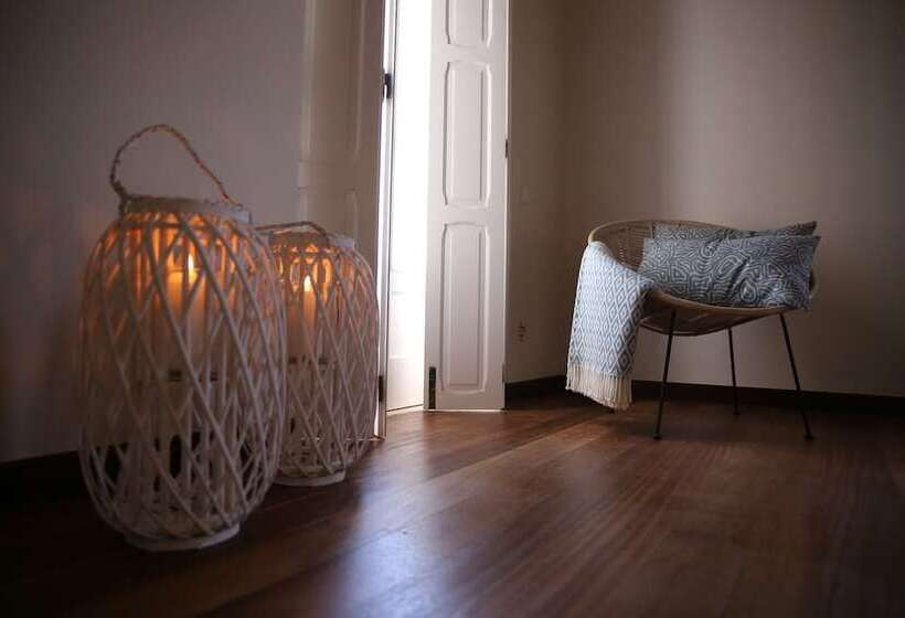 غرفة عائلية, Vila Louro