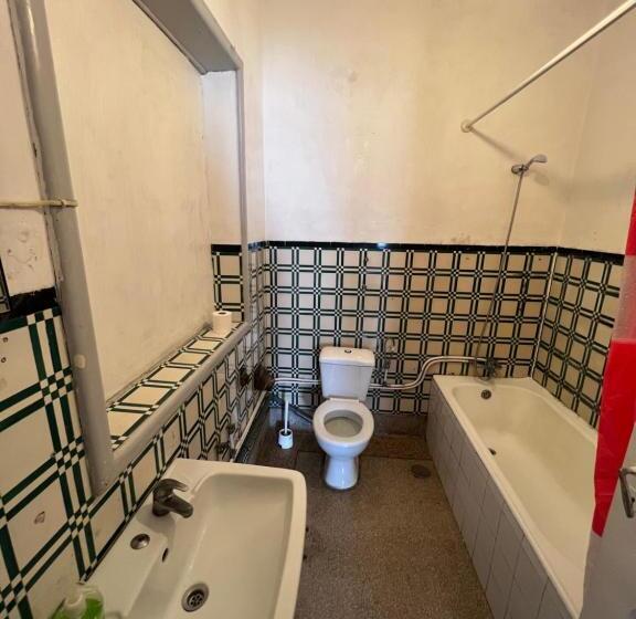 اتاق استاندارد با سرویس بهداشتی مشترک, Fernando Guest House