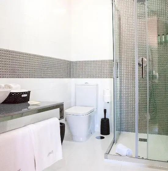 سوییت با چشمانداز دریا, Guest House A&z