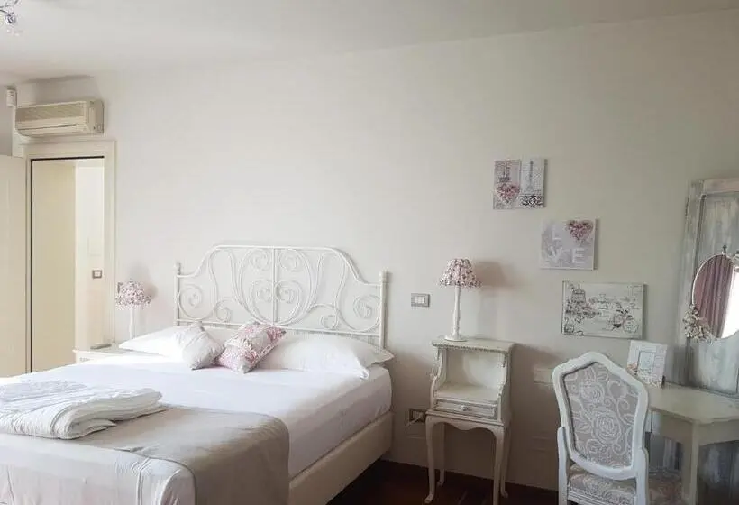 スタンダードトリプルルーム, Villa Montenero