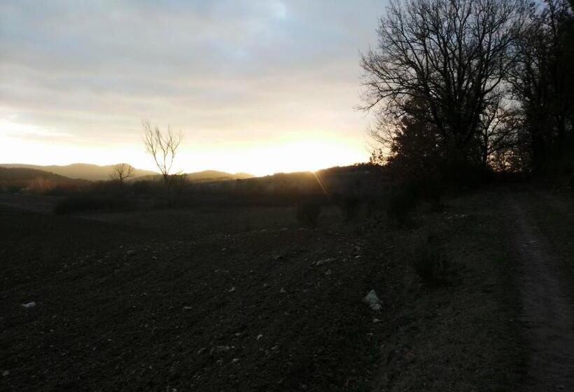 شقة غرفة واحدة مطلة على الحديقة, Private Room In Small Medieval Borgo