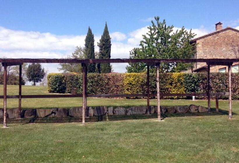 شقة غرفة واحدة مطلة على الحديقة, Private Room In Small Medieval Borgo