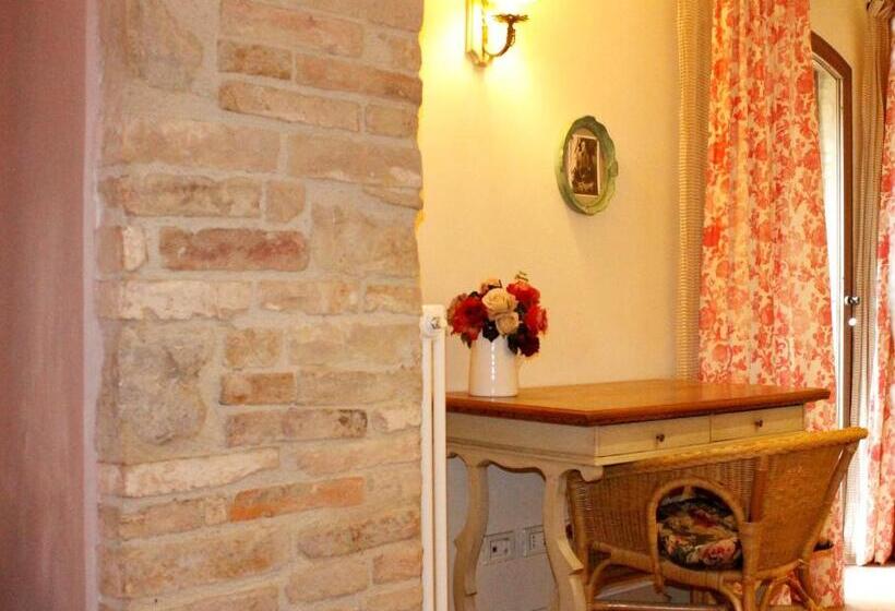 غرفة قياسية, Private Room In Small Medieval Borgo