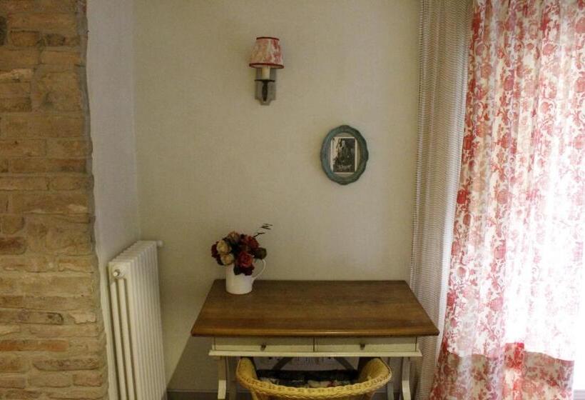 غرفة قياسية, Private Room In Small Medieval Borgo
