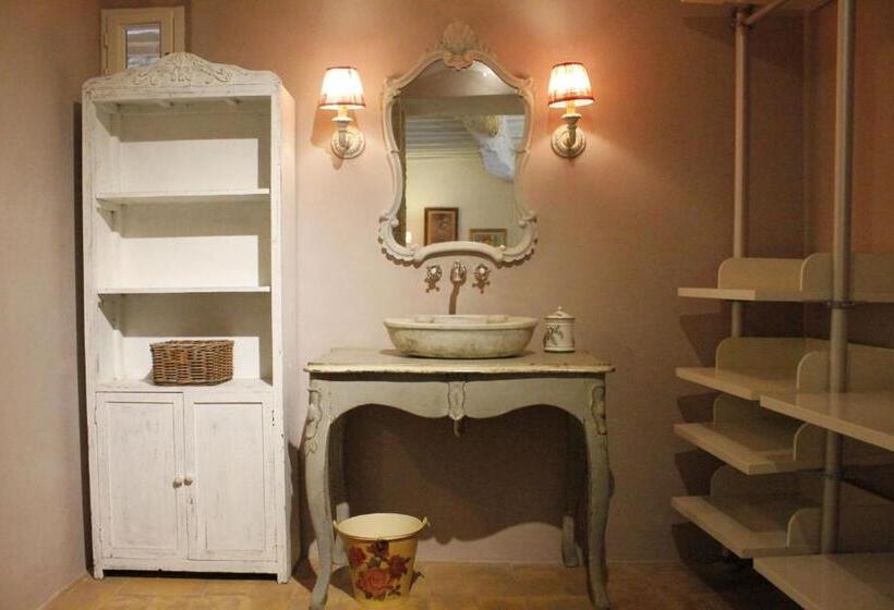 غرفة قياسية, Private Room In Small Medieval Borgo
