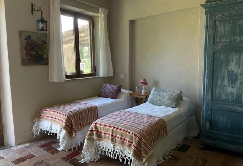 شقة غرفة واحدة مطلة على الحديقة, Private Room In Small Medieval Borgo