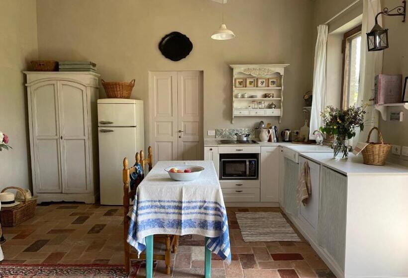شقة غرفة واحدة مطلة على الحديقة, Private Room In Small Medieval Borgo