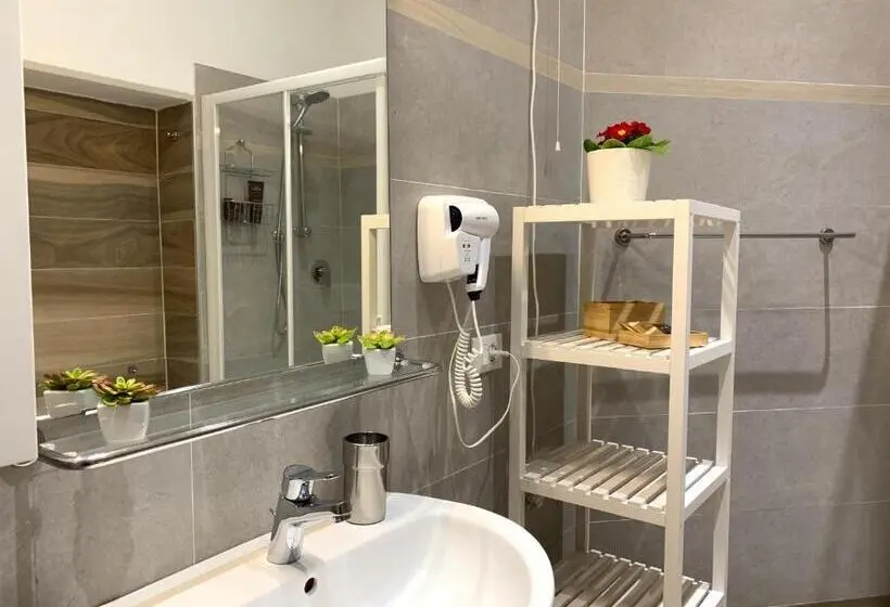 Superior Neljän Hengen Huone, Affittacamere Il Borgo