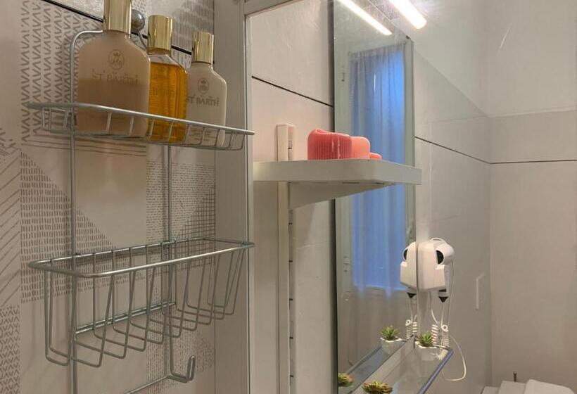 Standard Triple Room with Terrace, Affittacamere Il Borgo