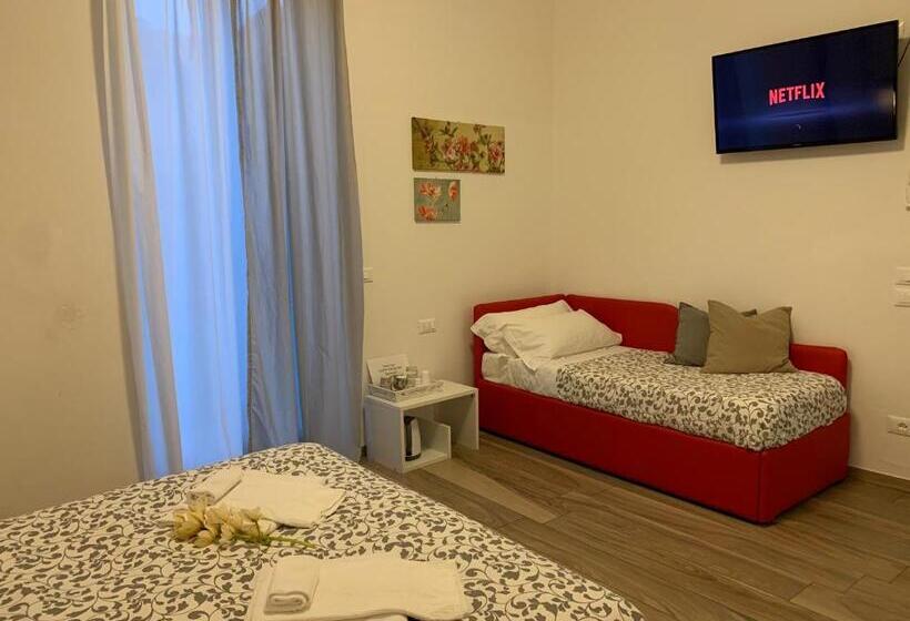 Standard Triple Room with Terrace, Affittacamere Il Borgo