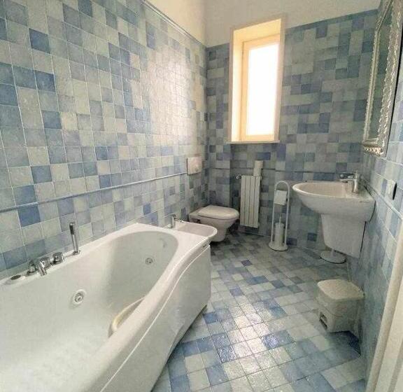 标准间带漩涡浴缸, Luxury Residence Gallipoli