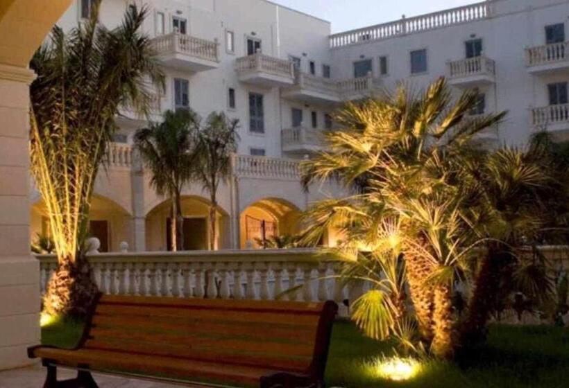 Четырехместный Номер Стандарт с Балконом, Luxury Residence Gallipoli