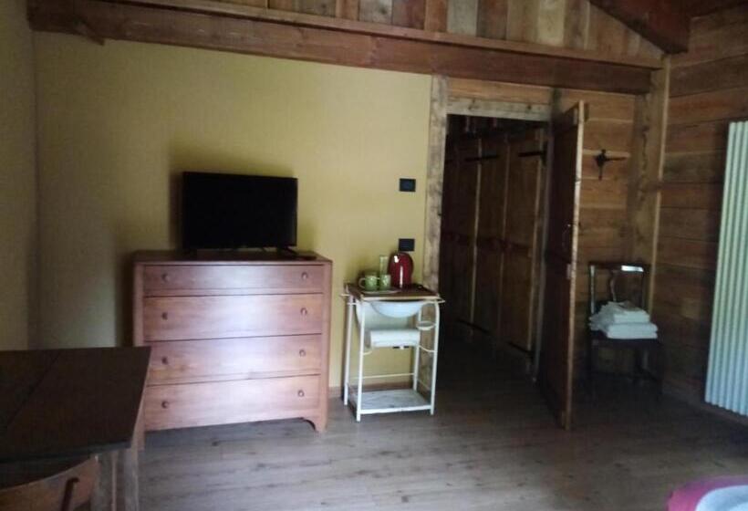 غرفة عائلية مطلّة علي الجبل, La Barma