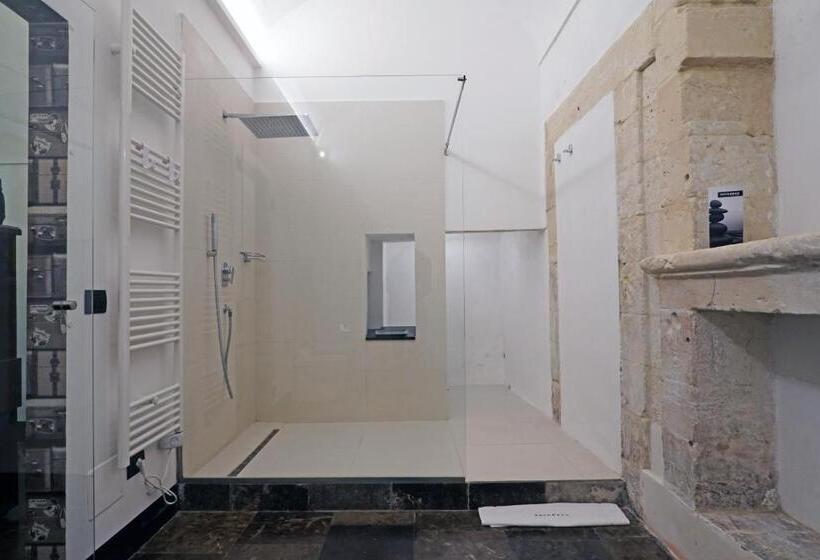 اتاق استاندارد با تراس, Neropece