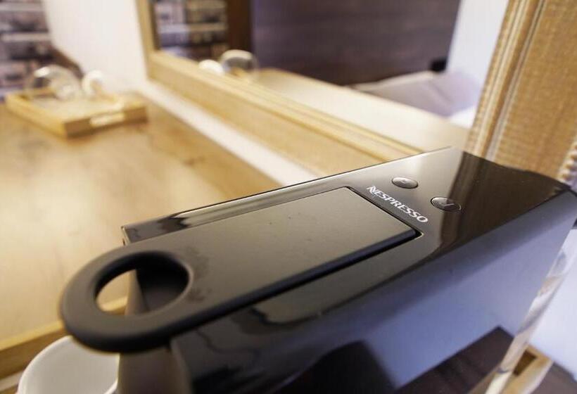 سوئیت جونیور با تراس, Neropece