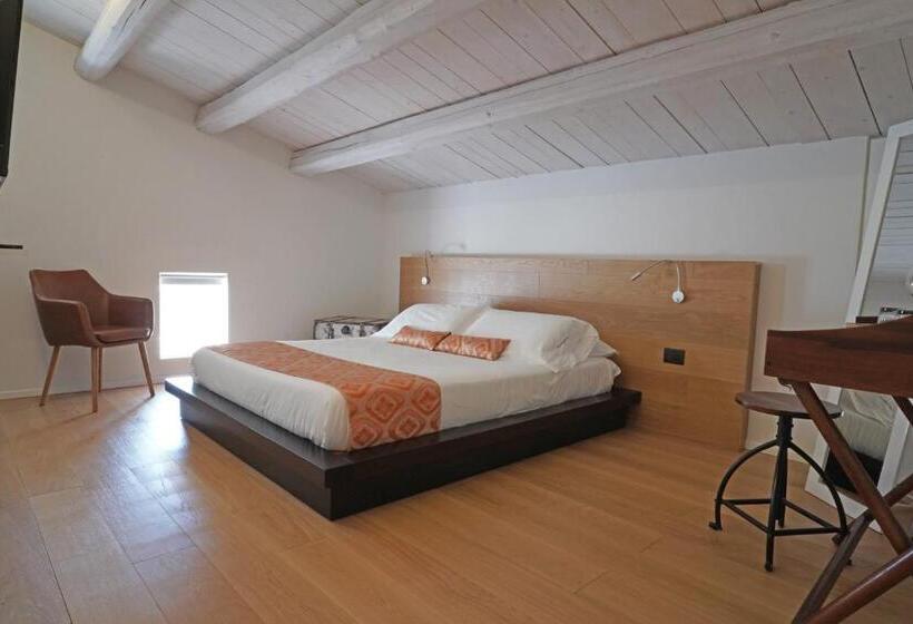 اتاق سوپریور, Neropece