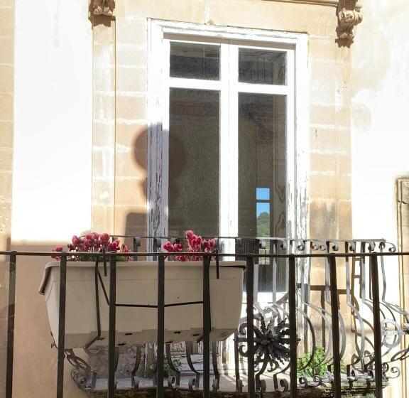 اتاق استاندارد با بالکن, Neropece