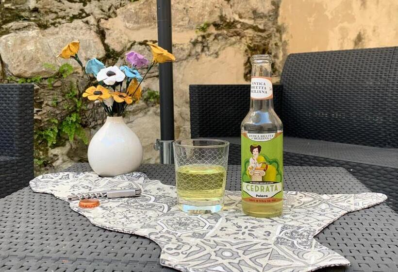 اتاق استاندارد با تراس, Neropece