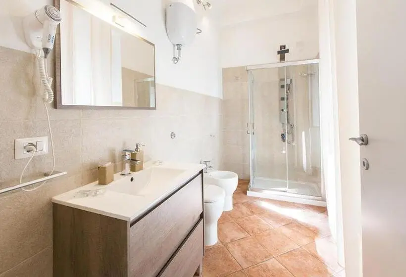 اتاق لوکس سه تخته, Suite Cagliaritane Notti In Centro