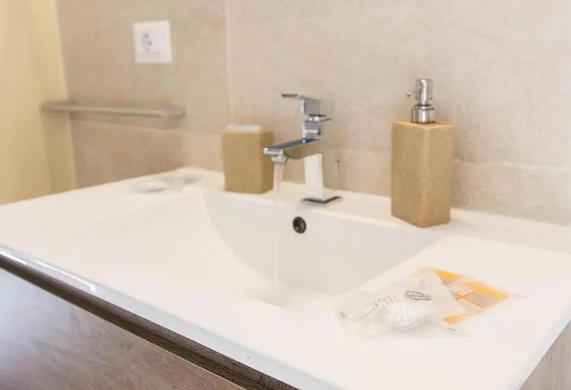 اتاق استاندارد سه نفره, Suite Cagliaritane Notti In Centro