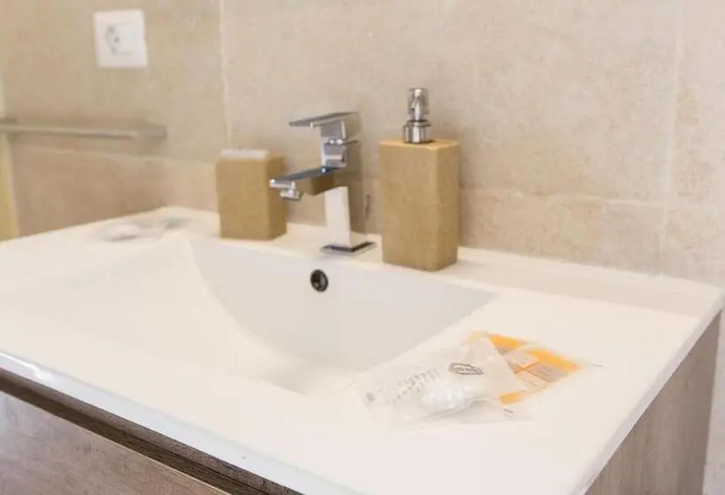 اتاق استاندارد سه نفره, Suite Cagliaritane Notti In Centro