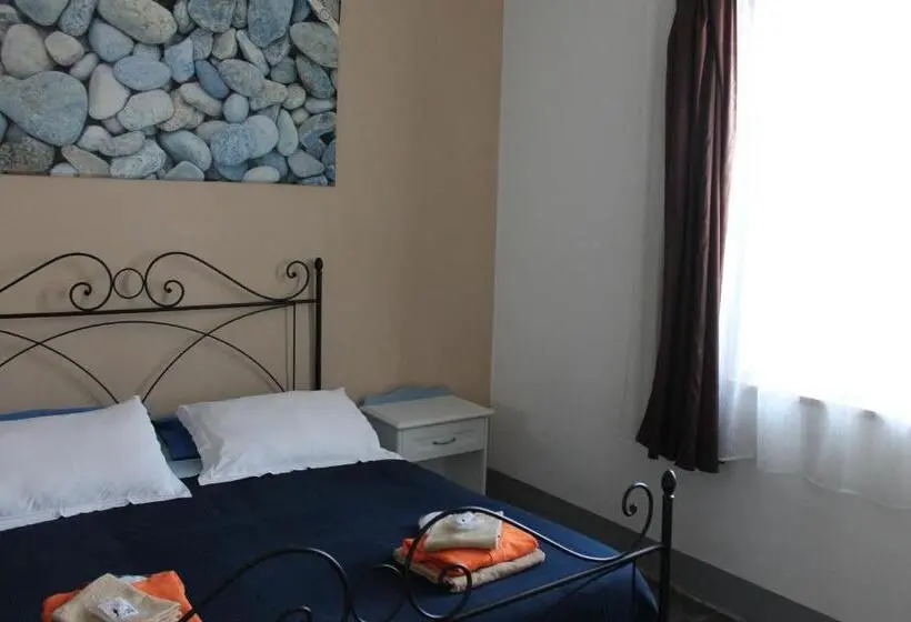 اتاق سه‌نفرۀ استاندارد با سرویس بهداشتی بیرون از اتاق, B&b Stella Marina