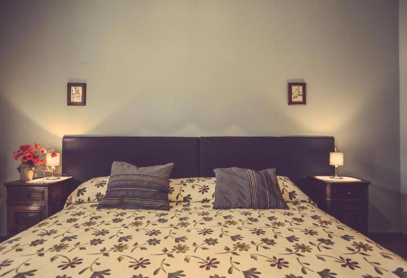 اتاق استاندارد با تخت بزرگ, Agriturismo I Surì Asti